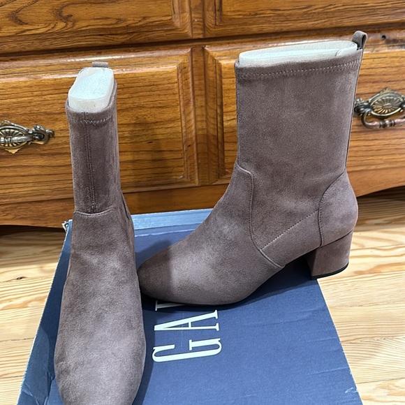 Gap suede sock booties - Picture 2 of 3